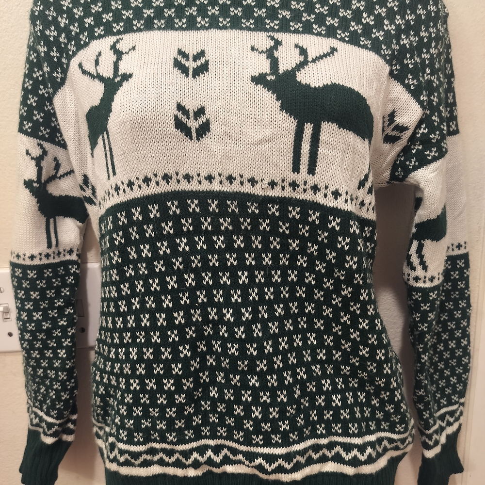 Boohoo Green and Cream Reindeer Knit Sweater